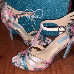 Floral Betsey Johnson Blue T-strap heels